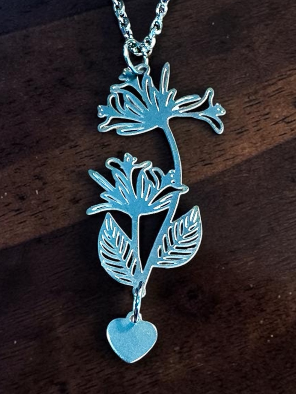 🆕 June Birth Flower HONEYSUCKLE Laser Etched Pendant Necklace